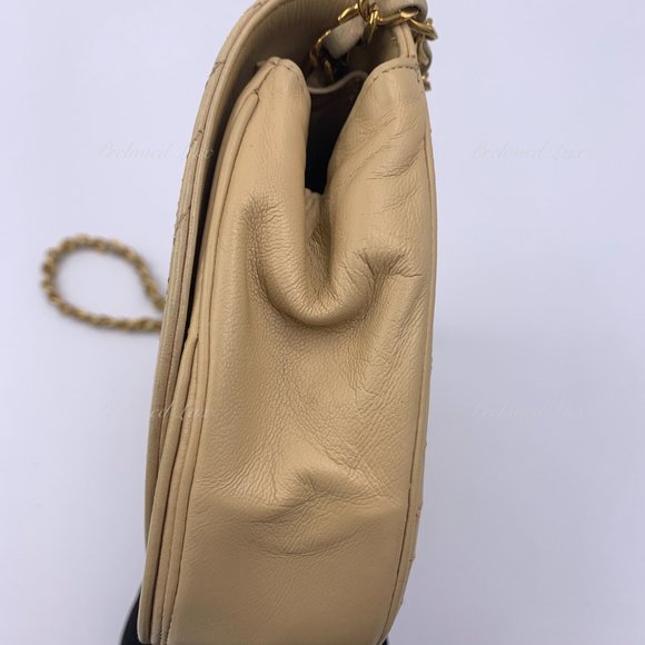 Authentic CHANEL Vintage Lambskin Half Moon Flap Bag Beige / gold hardware - Picture 7 of 17